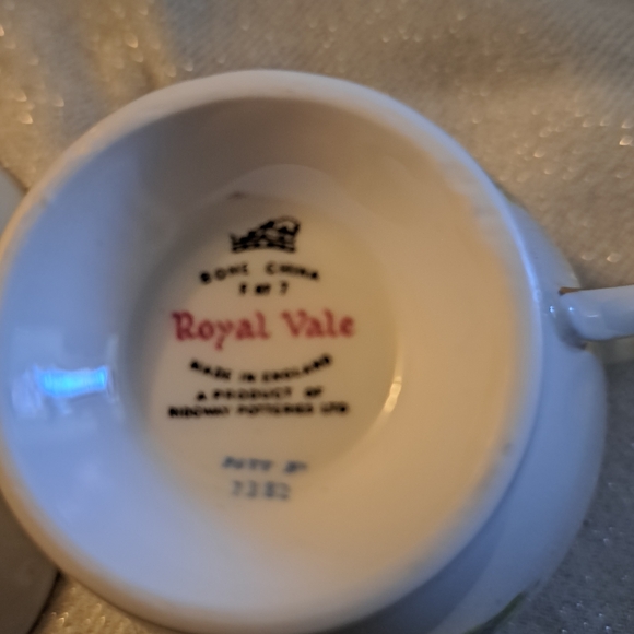 Fine Bone China Royal Vale - Picture 3 of 3